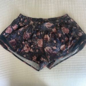 Lululemon Hotty Hot High-Rise Lined Short 2.5"
